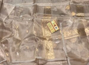 Banarasi Handloom Silk Tissue Saree in Light Gold – A Perfect Blend of Traditional Craftsmanship and Luxurious Elegance
